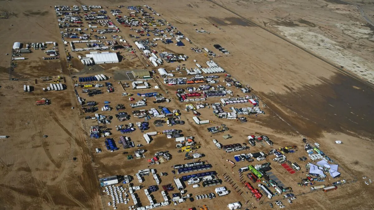 Guillaume De Mévius et Mathieu Baumel enfin au bivouac après une journée de galères - Article RallyeRaid sur PitStopInsight