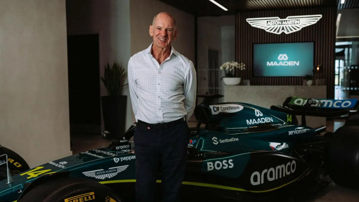 Adrian Newey rejoint Aston Martin F1 en tant que team principal en 2026 - Article F1 sur PitStopInsight