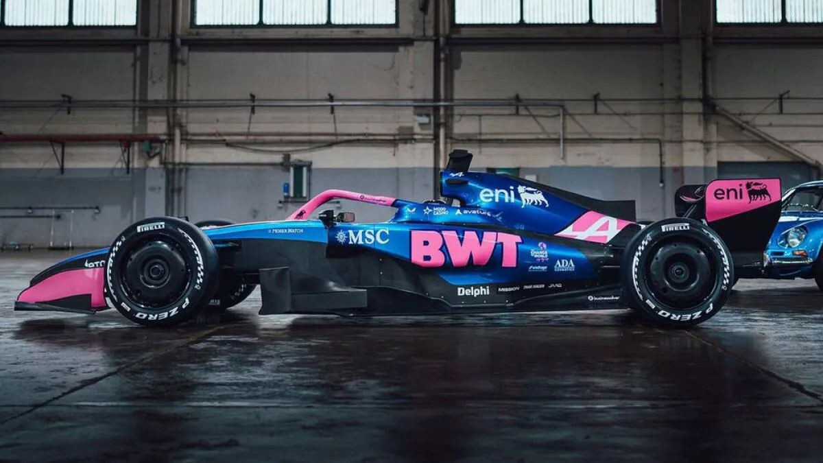 Alpine dévoile sa livrée pour la F1 2026 sur un navire au large de Barcelone - Article F1 sur PitStopInsight