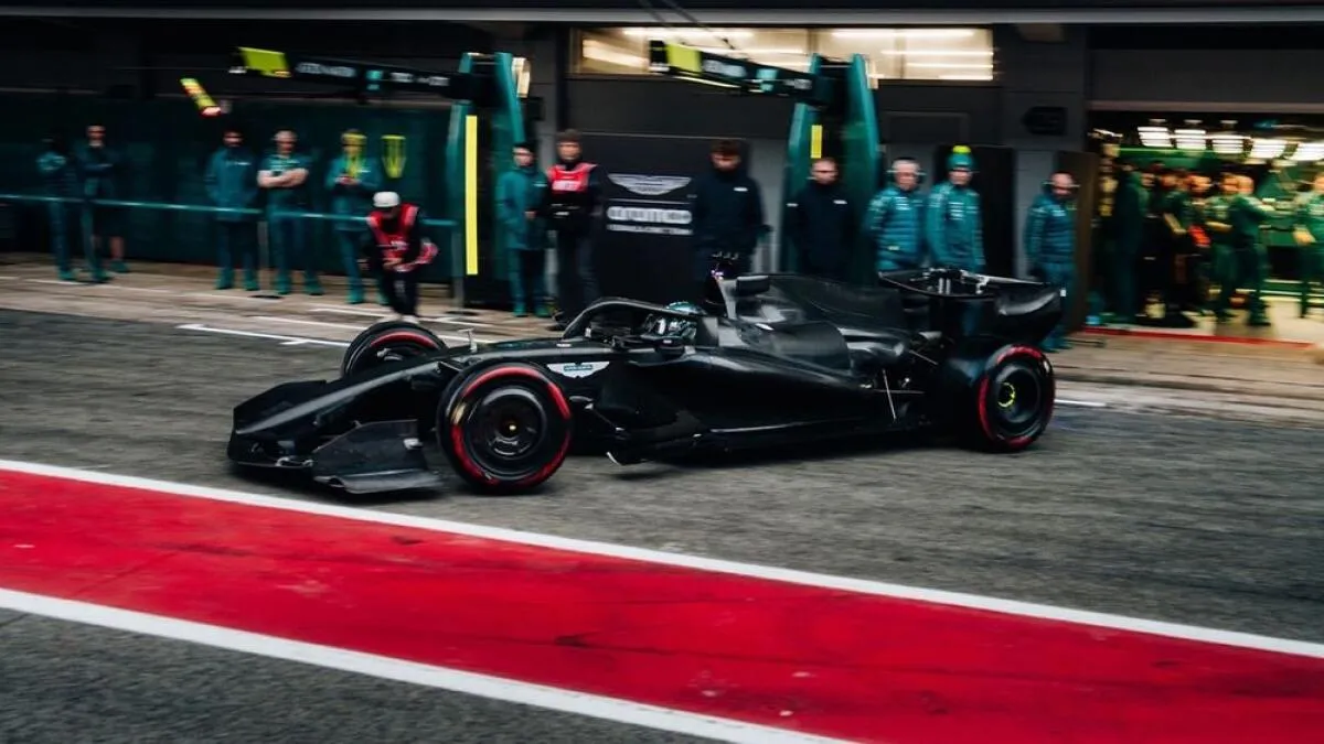 Aston Martin en retard de quatre mois sur la AMR26 pour 2026, selon Adrian Newey - Article F1 sur PitStopInsight