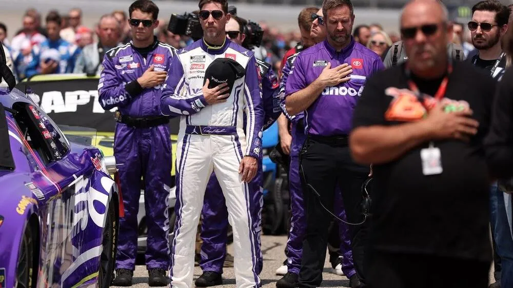 Le chef d'équipe NASCAR Chris Gayle pour Denny Hamlin chez Joe Gibbs Racing: une décision sous pression - Article Nascar sur PitStopInsight