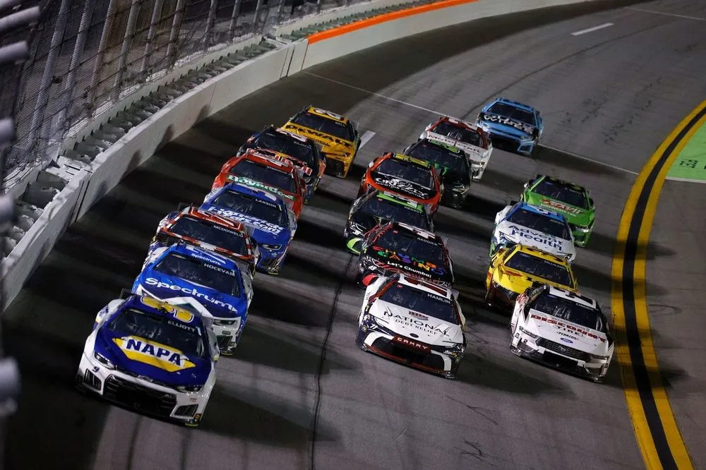 Denny Hamlin propose un test au Clash pour contrer l'économie de carburant à la Daytona 500 - Article Nascar sur PitStopInsight