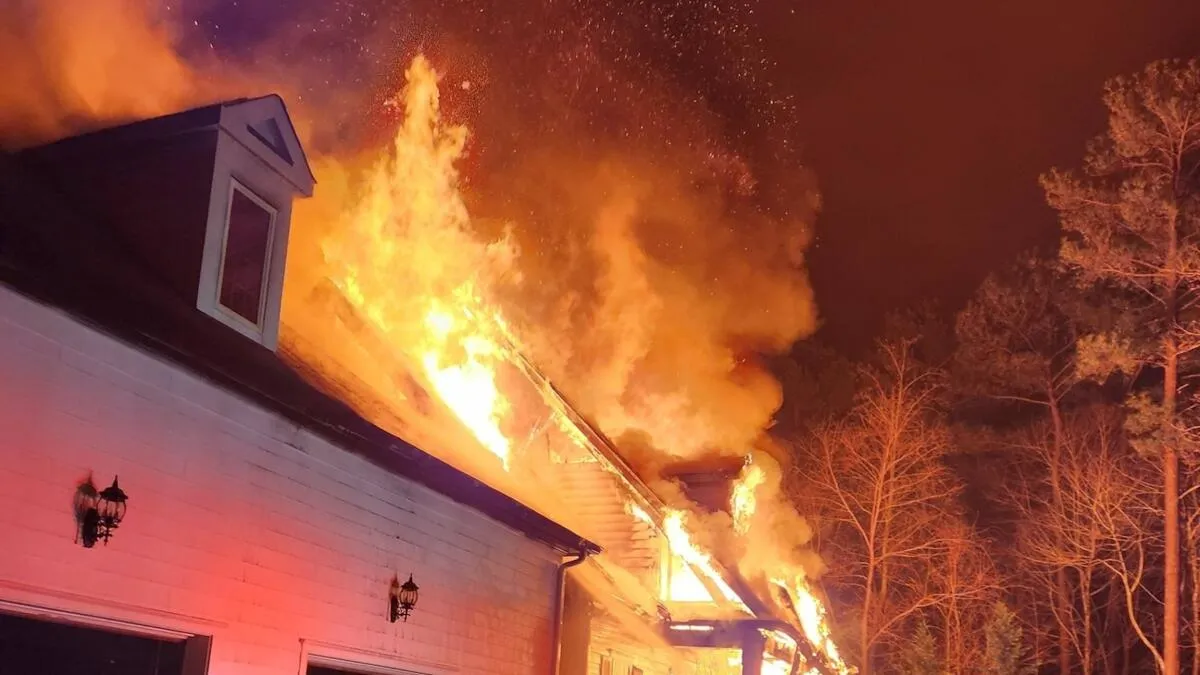 Décès tragique de Dennis Hamlin dans un incendie en Caroline du Nord - Article Nascar sur PitStopInsight