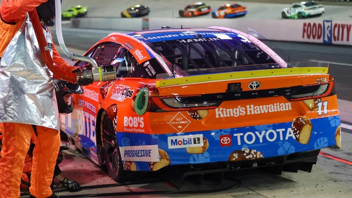 Denny Hamlin Bristol roue avant droite détachée suspension équipe New Hampshire Kansas - Article NASCAR sur PitStopInsight