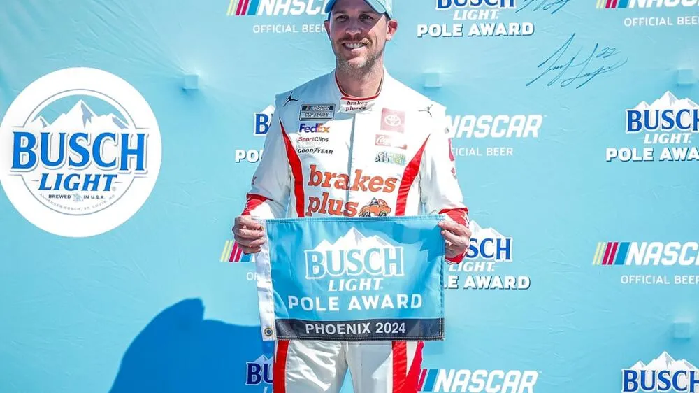 Denny Hamlin décroche la pole pour la finale NASCAR Cup Series 2025 à Phoenix - Article Nascar sur PitStopInsight