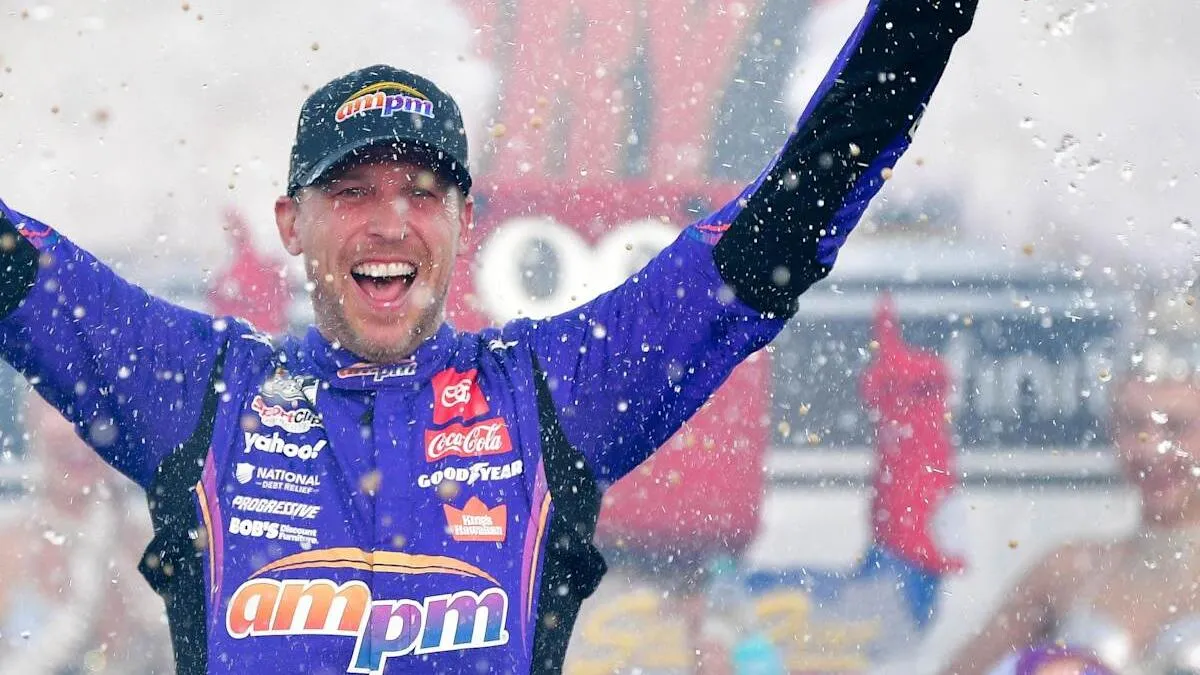 Denny Hamlin victoire South Point Casino 400 Las Vegas - Article NASCAR sur PitStopInsight
