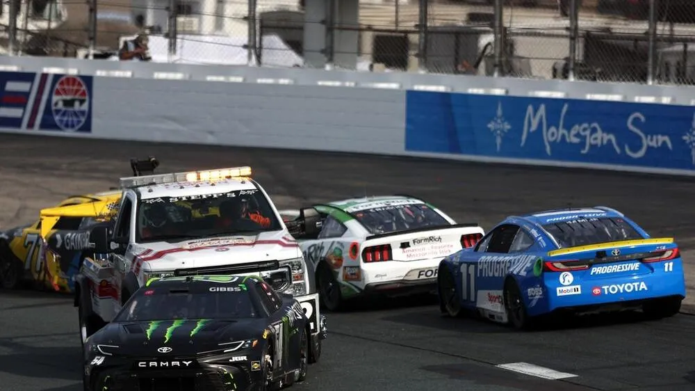 conflit Hamlin Gibbs JGR Harvick Actions Detrimental menace au championnat - Article NASCAR sur PitStopInsight