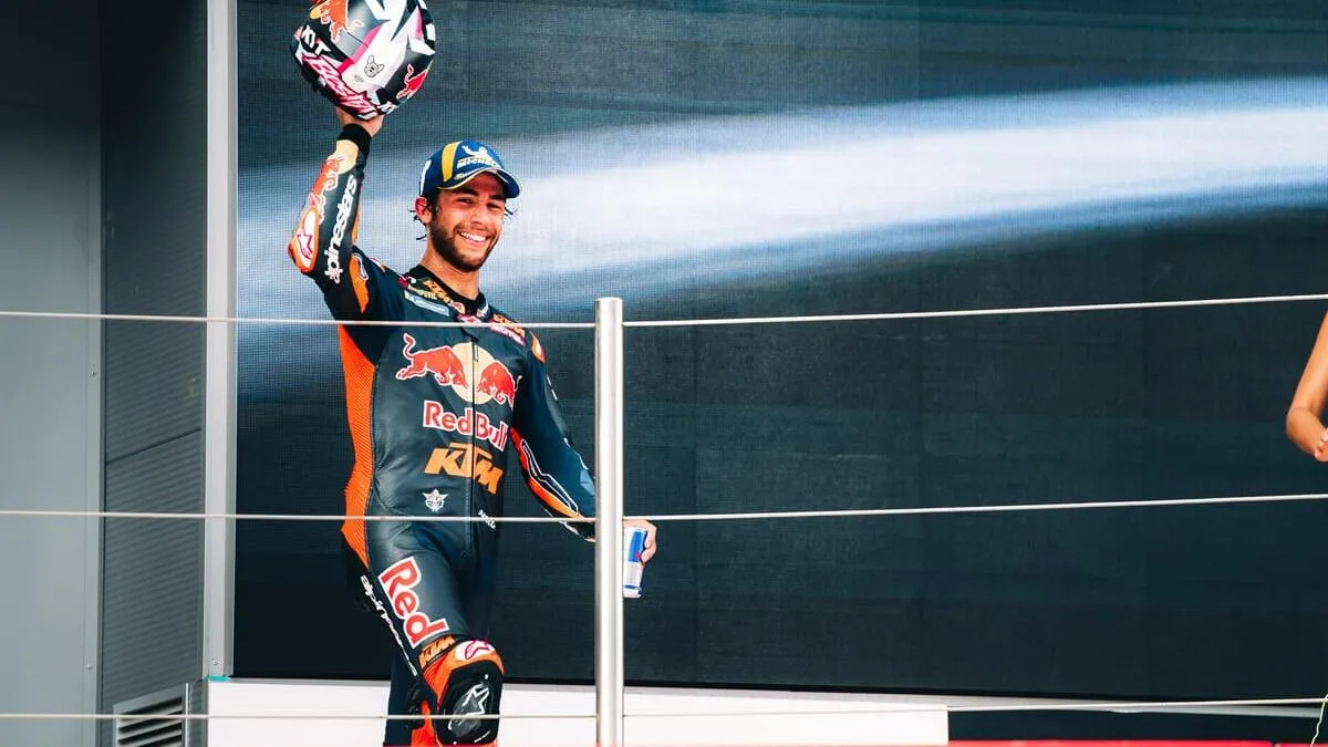 Enea Bastianini sur le podium : KTM offre un premier podium en MotoGP au Grand Prix de Catalogne - Article MotoGP sur PitStopInsight