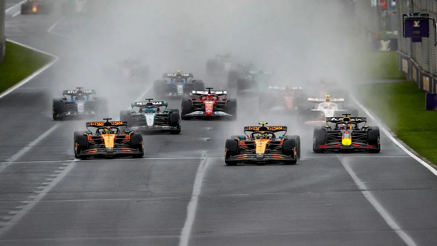 Course de F1 sous la pluie : Défis et stratégies pour une compétition sûre et efficace - Article F1 sur PitStopInsight