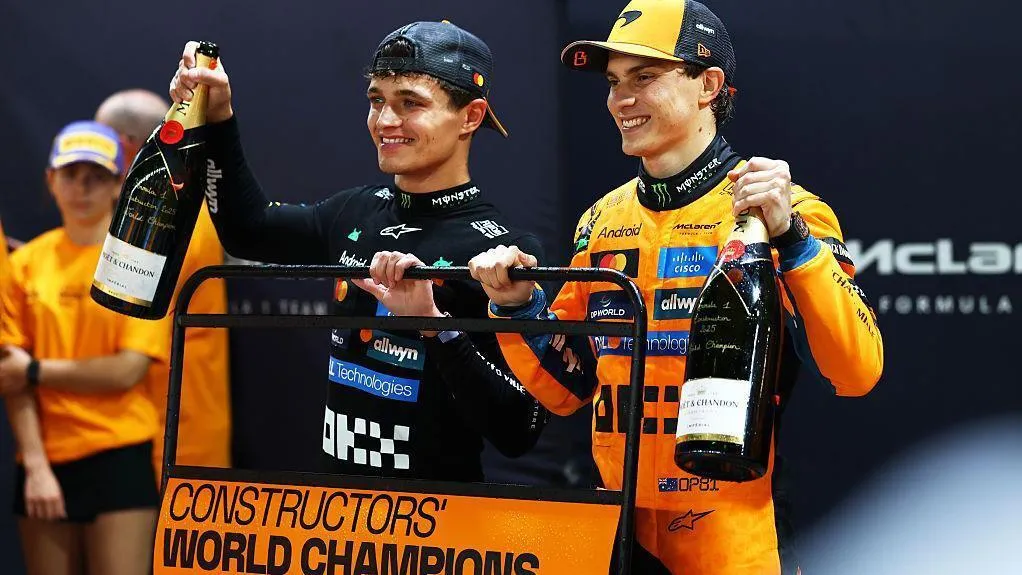 Piastri et Norris au Singapour GP : controverse McLaren et tensions internes - Article F1 sur PitStopInsight