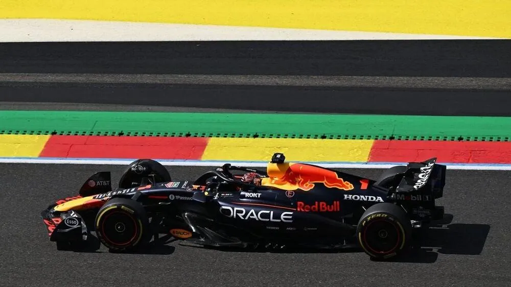 Verstappen résiste à Piastri : Les enjeux de la stratégie et de la downforce au GP de Belgique - Article F1 sur PitStopInsight