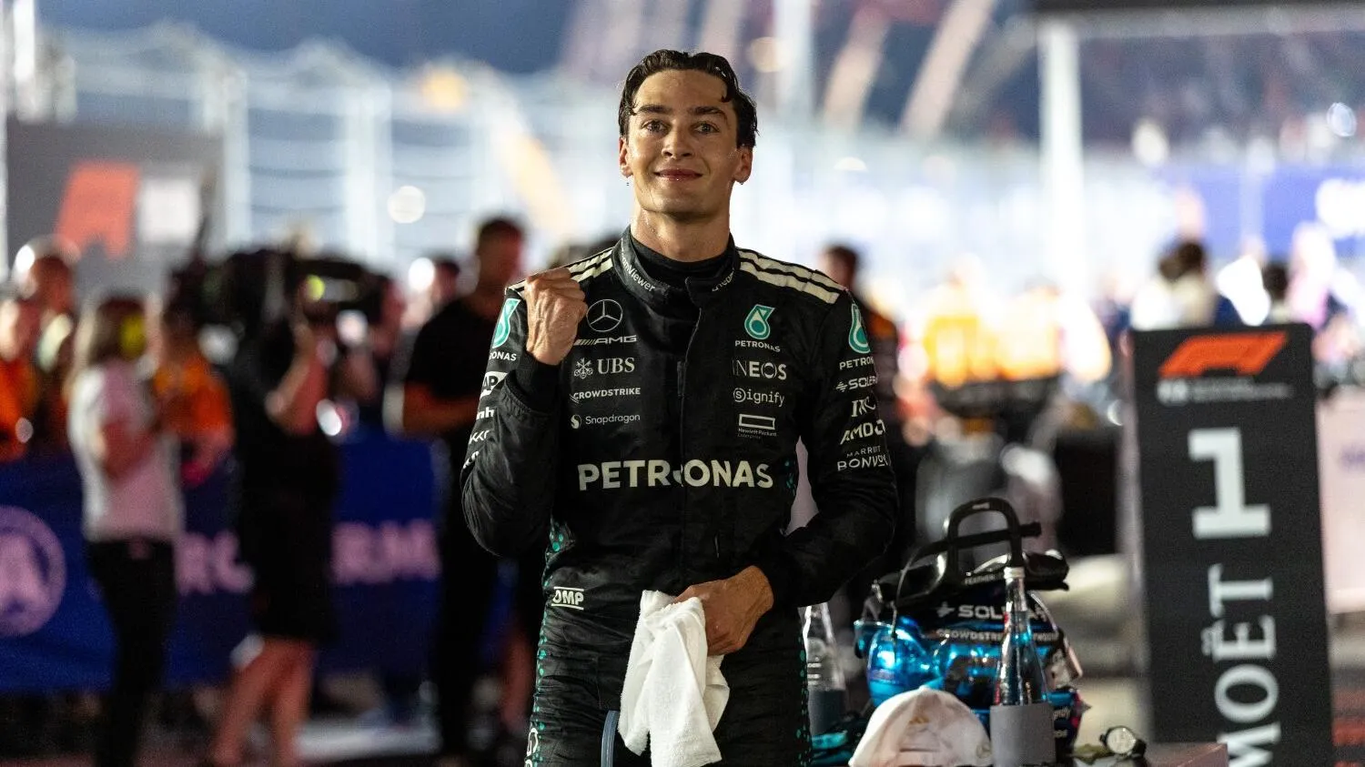 george-russell-mercedes-singapore-grand-prix-2025,-toto-wolff-contract-negotiations-2025,-formula-1-mercedes-team_0.jpg
