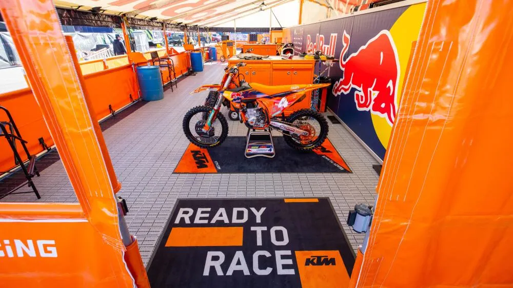 KTM et Bajaj Auto : restructuration, réductions et avenir du MotoGP - Article MotoGP sur PitStopInsight