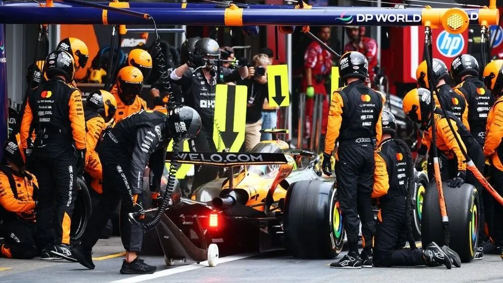 Norris arrêt au stand Azerbaïdjan 2024 F1 et les arrêts - Article F1 sur PitStopInsight