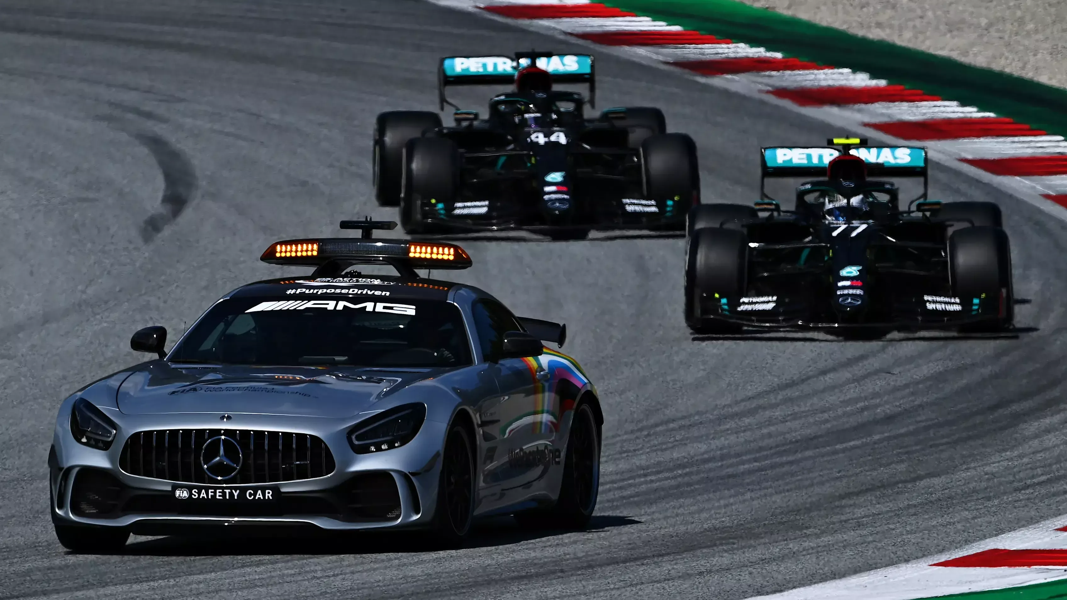 lewis-hamilton-frustre-ferrari-hongrie-or-simply-lewis-hamilton-hungaroring_4.webp