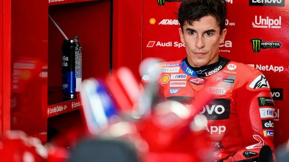 Marc Marquez fracture Mandalika: clavicule et épaule après la chute — Bezzecchi impliqué - Article MotoGP sur PitStopInsight
