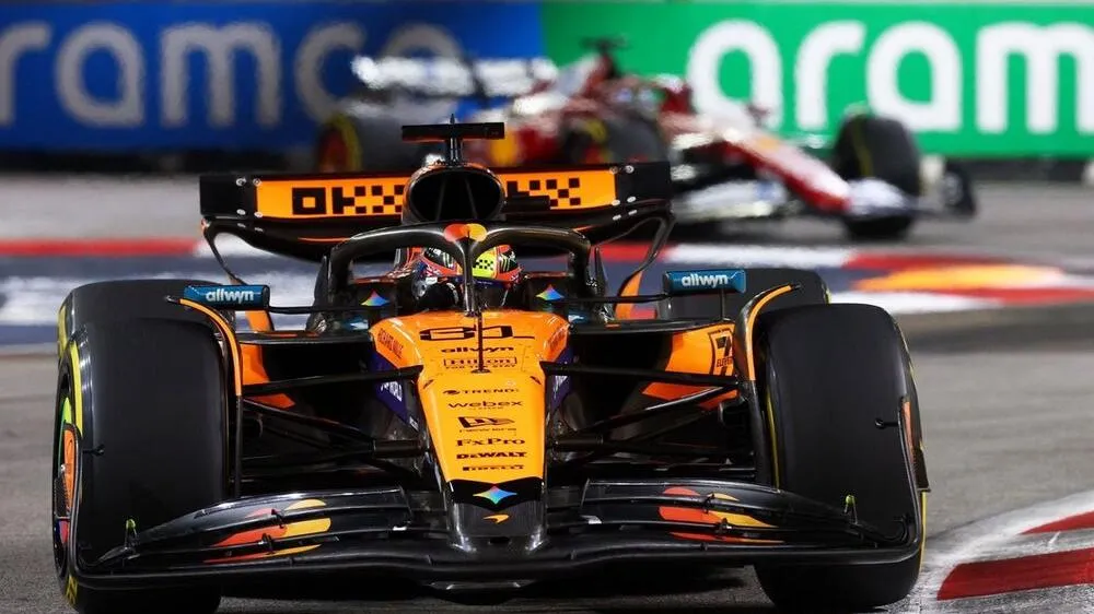 McLaren Singapour 2024: Pneus tendres et train avant sous tension - Article F1 sur PitStopInsight