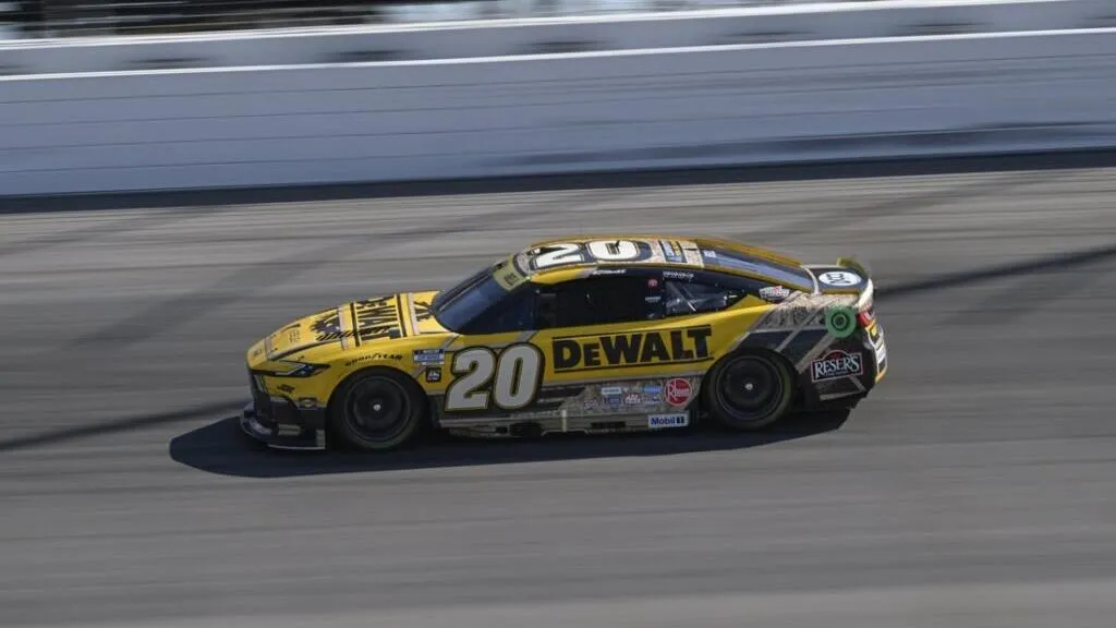 NASCAR Cup Playoff Round of 16 Bristol 2025 Christopher Bell : Un dépassement à trois voies sur un restart à quatre tours de la fin pour s’imposer à Bristol - Article NASCAR sur PitStopInsight