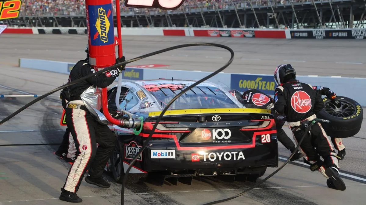Incident Darlington : Christopher Bell déplore un contact avec Carson Hocevar en pit lane NASCAR - Article NASCAR sur PitStopInsight