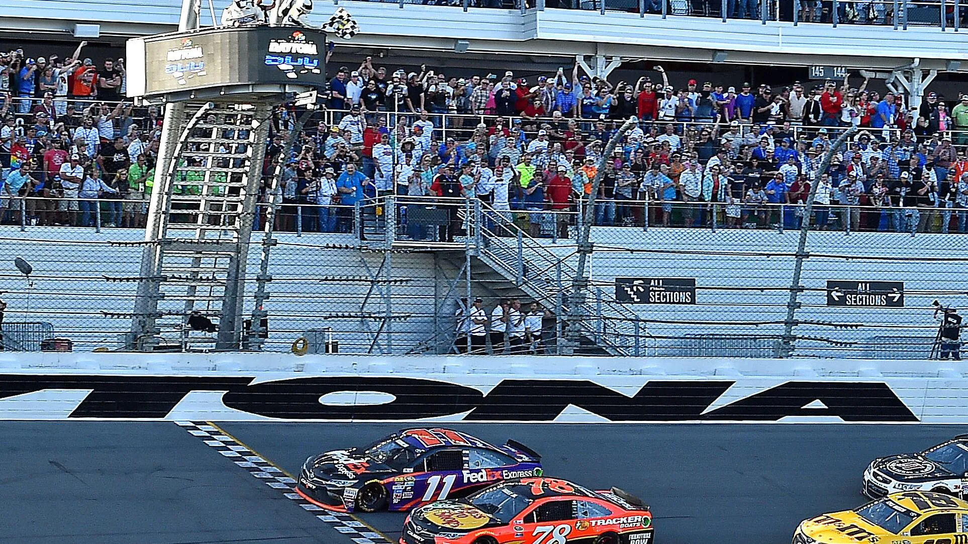 Ryan Blaney remporte la NASCAR Cup à Daytona 2025 - Victoire épique - Article NASCAR sur PitStopInsight