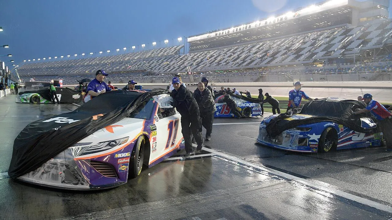 nascar-daytona-qualifying-rain_5.jpg