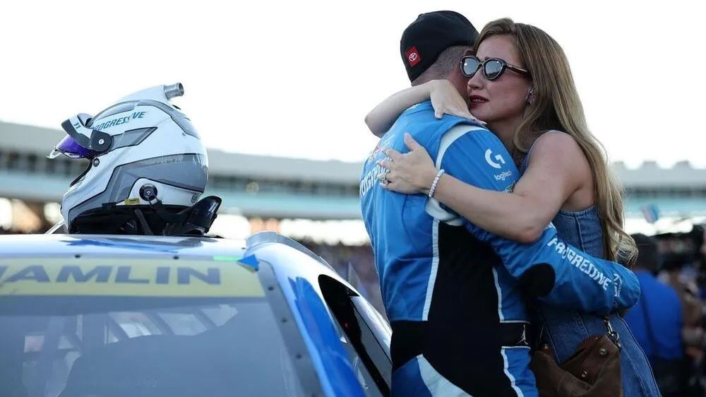 L'empathie de Kyle Larson envers Denny Hamlin après la finale NASCAR Cup 2025 à Phoenix - Article Nascar sur PitStopInsight