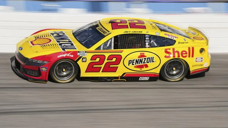 Enjoy Illinois 300 : La Clé de la Réussite sur un Circuit Plat - Article NASCAR sur PitStopInsight