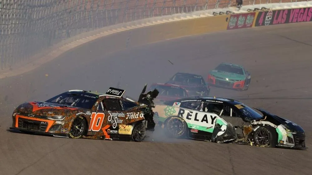 collision Byron entrée aux stands NASCAR 31e tour spectaculaire - Article NASCAR sur PitStopInsight