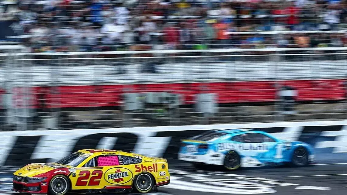 nascar-roval-charlotte-dernier-tour-crash-chastain-hamlin-logano-playoffs_0.webp