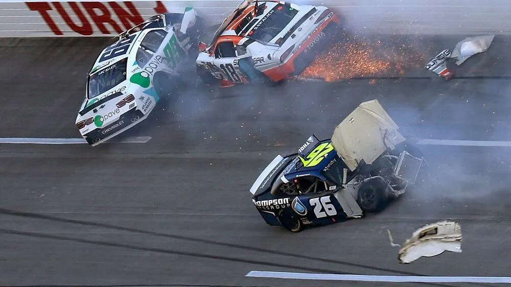 NASCAR Cup Talladega accident premier segment Allmendinger Gragson Elliott Turn 3 - Article NASCAR sur PitStopInsight