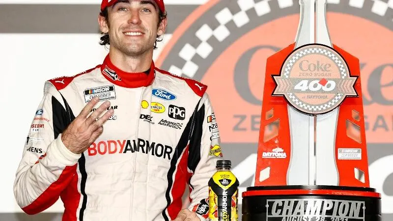 Ryan Blaney remporte Coke Zero Sugar 400, une victoire qui évoque Earnhardt - Article NASCAR sur PitStopInsight
