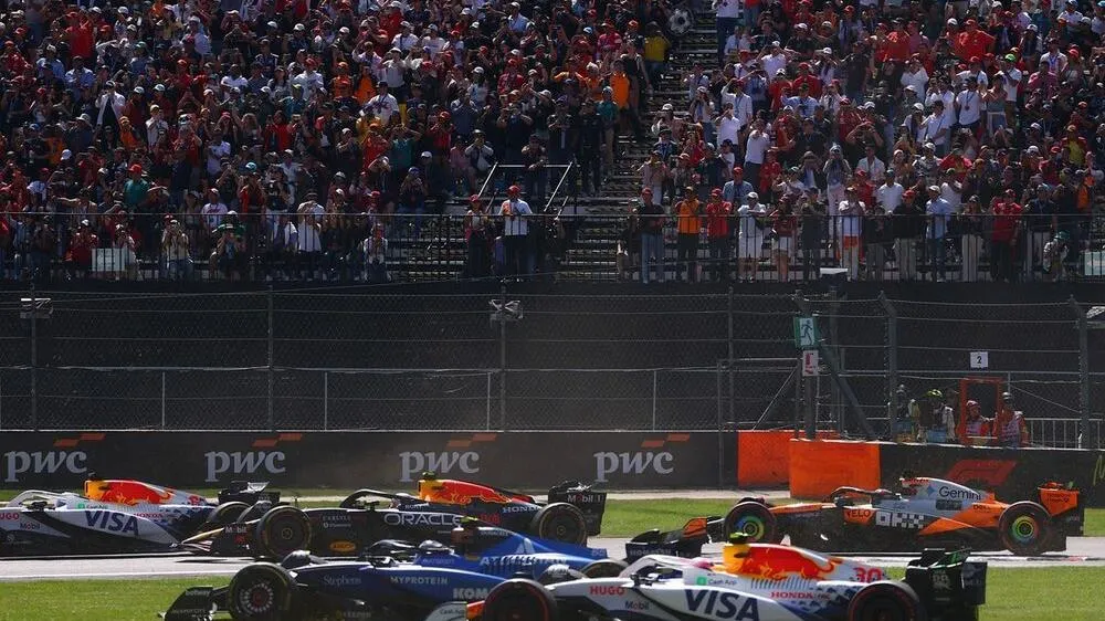 Le crash GP du Mexique F1 2025 entre Sainz et Lawson - Article F1 sur PitStopInsight