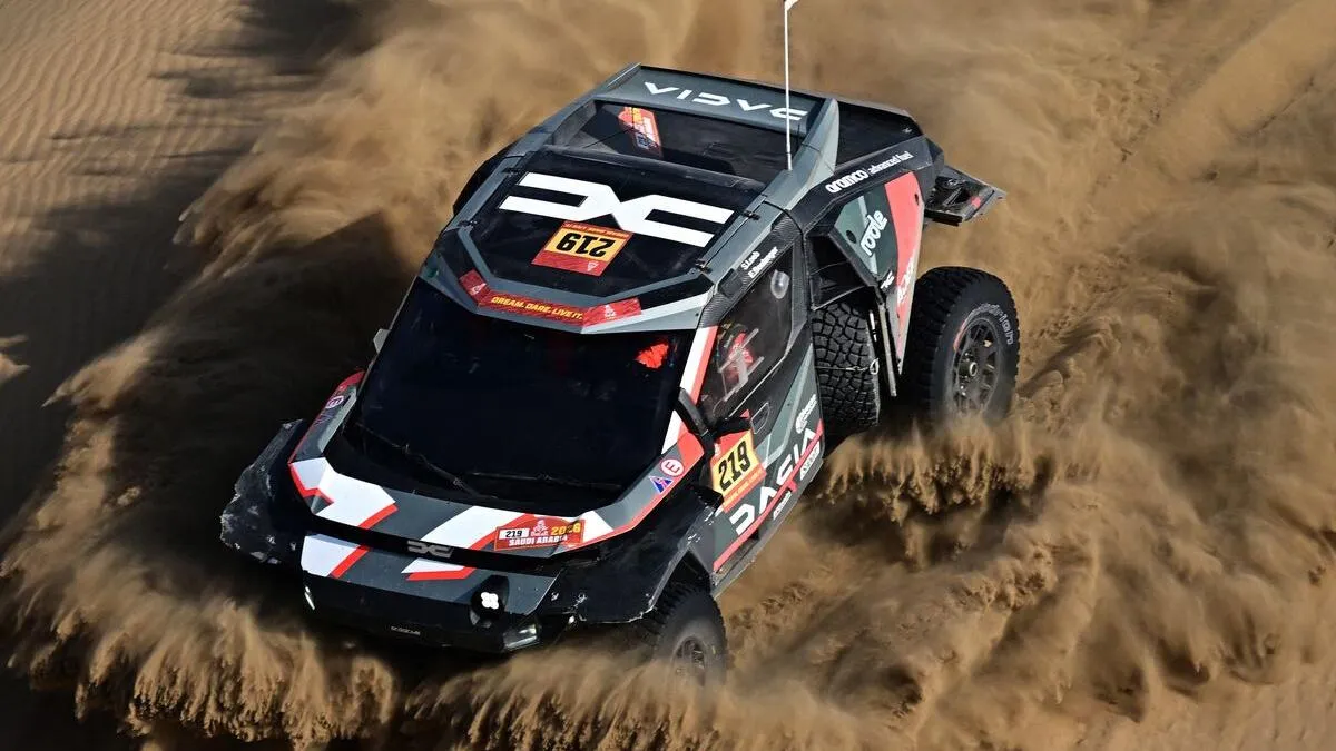 Sébastien Loeb sur le podium provisoire du Dakar 2026 - Article RallyeRaid sur PitStopInsight