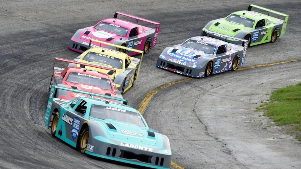 Dale Earnhardt Jr étonné par la menace du SRX envers NASCAR lors du procès antitrust - Article Nascar sur PitStopInsight