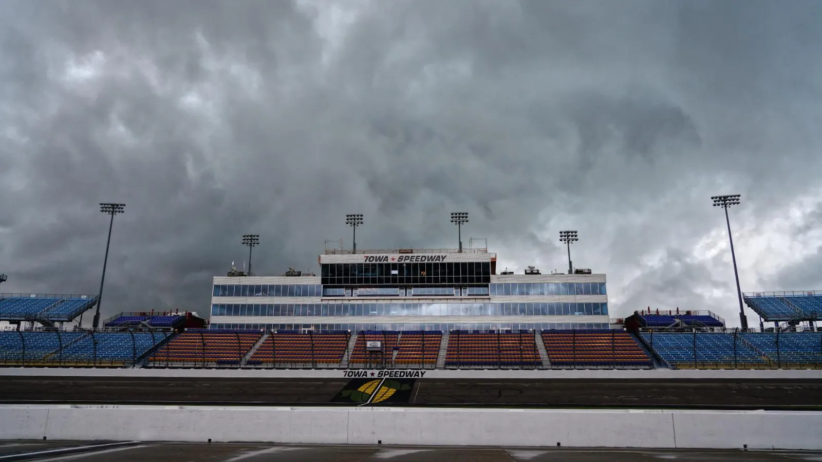 IndyCar Iowa Speedway annulée : La séance d'essais de vendredi supprimée en raison de tornades - Article IndyCar sur PitStopInsight