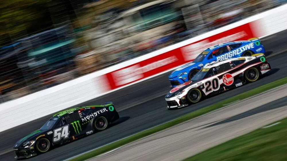 Dale Earnhardt Jr Ty Gibbs blocage coéquipiers New Hampshire playoffs - Article NASCAR sur PitStopInsight