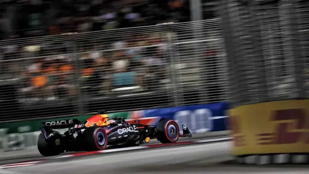 verstappen-norris-singapore-grand-prix-qualifying-dirty-air-traffic_2.webp