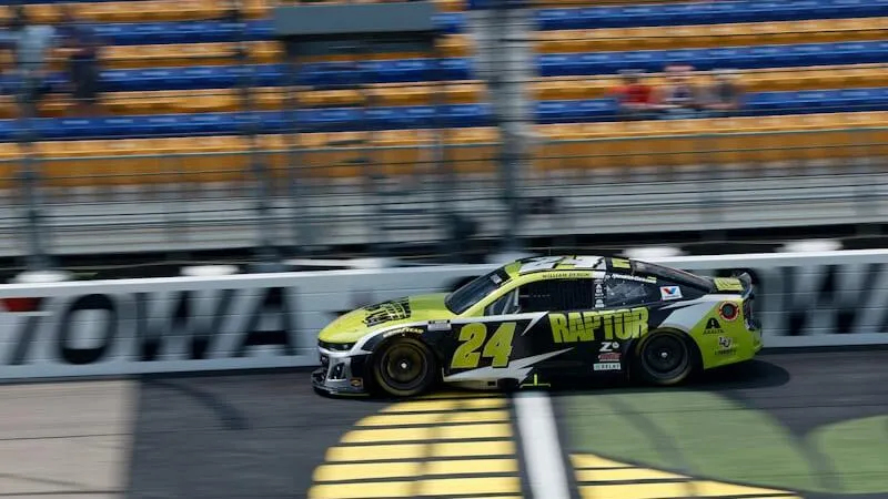 William Byron remporte la NASCAR Cup à Iowa avec une stratégie de carburant audacieuse - Article NASCAR sur PitStopInsight