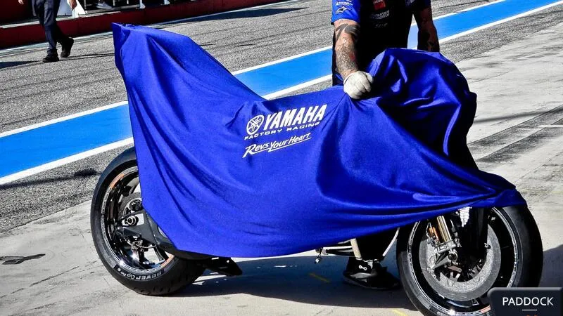 Nouvelle Yamaha M1 MotoGP V4 dévoilée : Yamaha passe au moteur V4 1000cc et change la donne - Article MotoGP sur PitStopInsight
