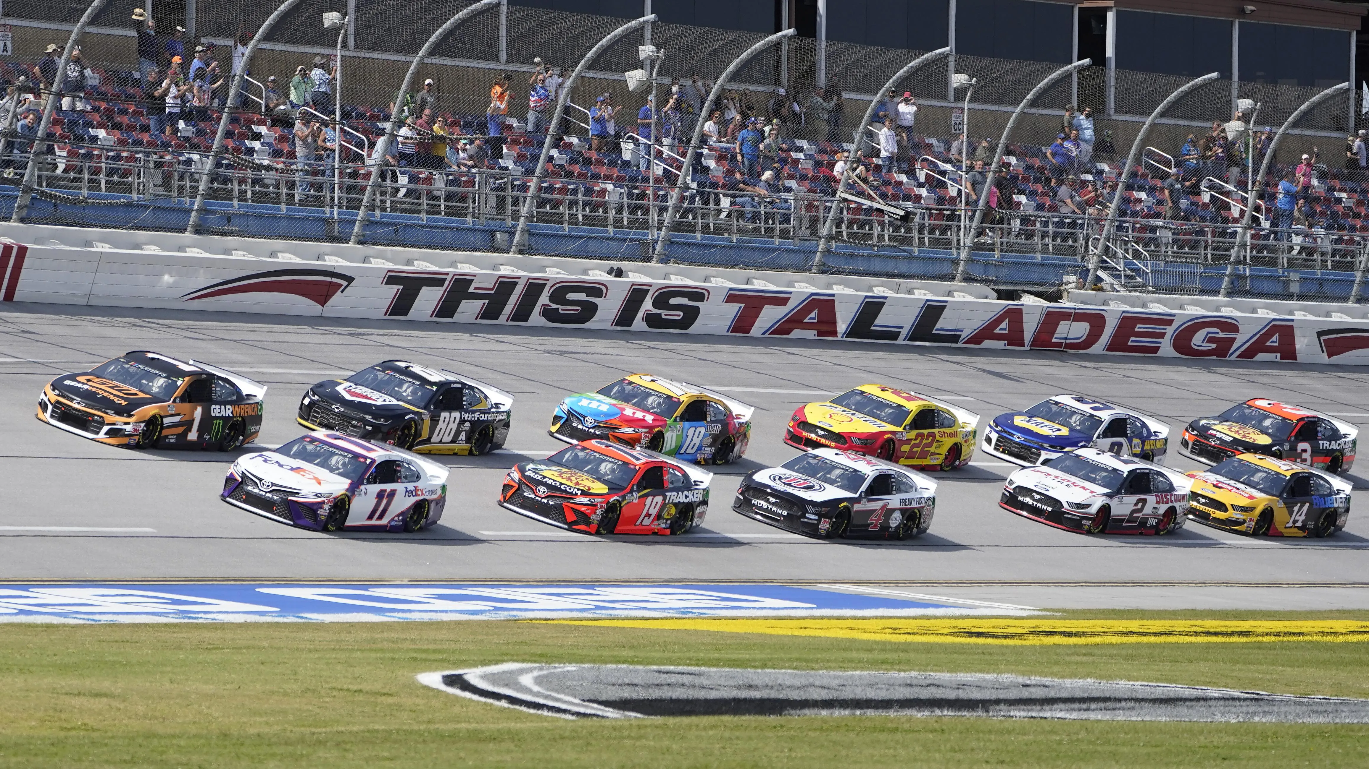 NASCAR YellaWood 500 Talladega établit le troisième record de meneurs - Article NASCAR sur PitStopInsight